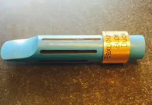 A blue pen with a yellow marker on it.
