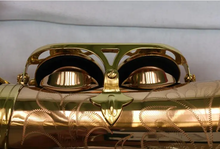 A close up of the top of a gold object